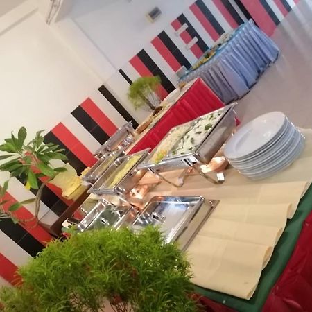 Hotel Shalini Anuradhapura Buitenkant foto