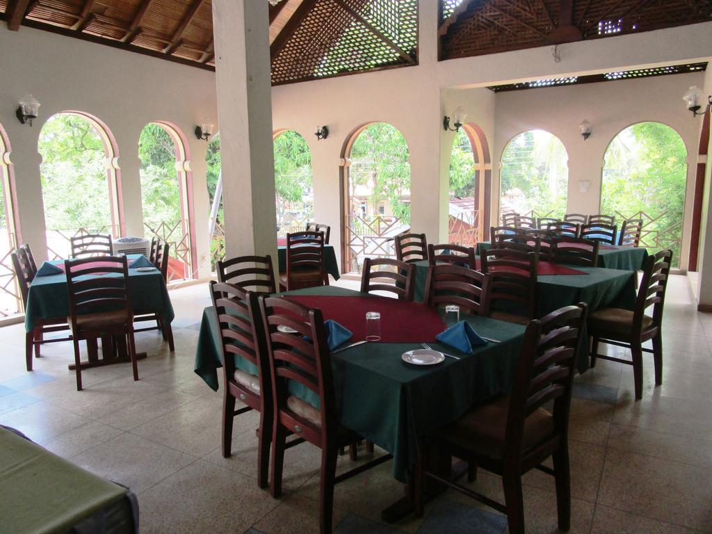 Hotel Shalini Anuradhapura Buitenkant foto