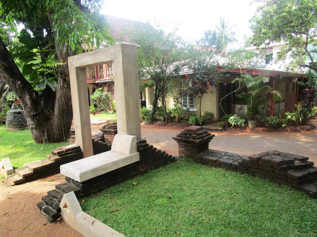 Hotel Shalini Anuradhapura Buitenkant foto