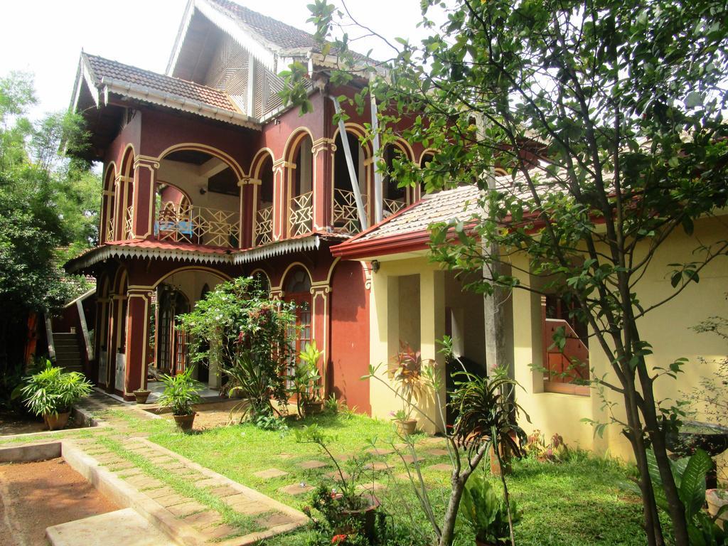 Hotel Shalini Anuradhapura Buitenkant foto