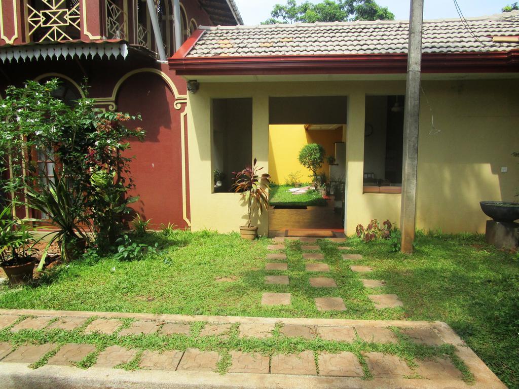 Hotel Shalini Anuradhapura Buitenkant foto