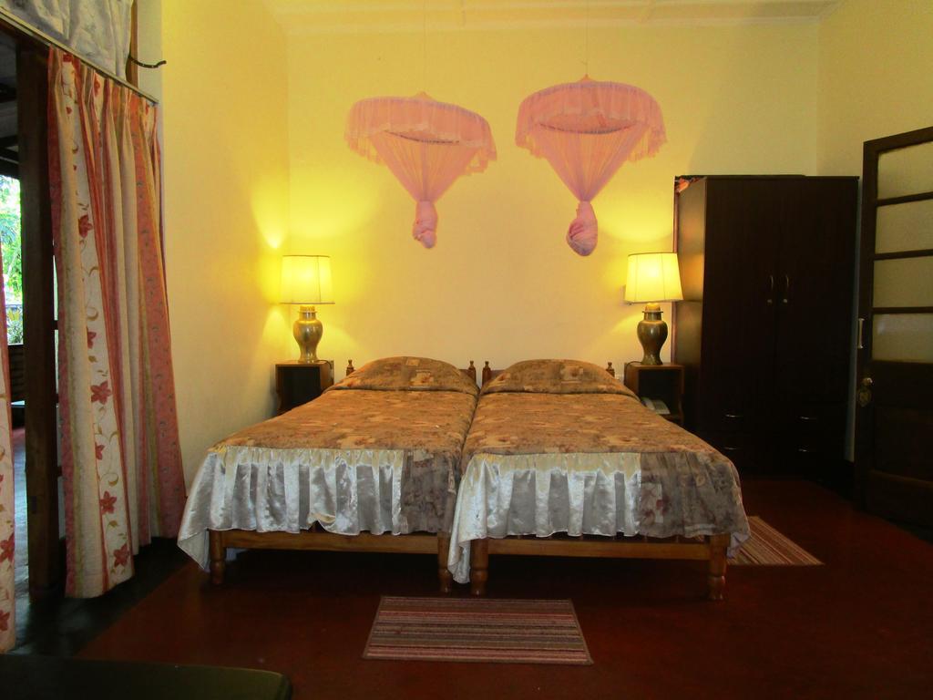 Hotel Shalini Anuradhapura Kamer foto