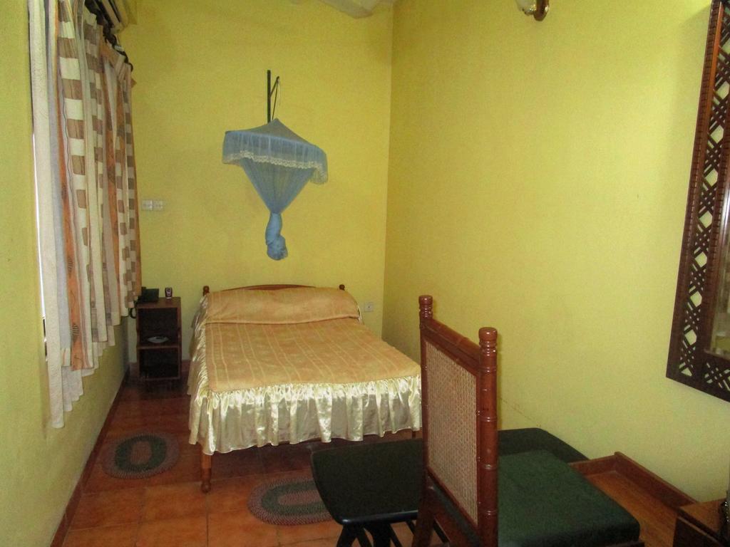 Hotel Shalini Anuradhapura Kamer foto