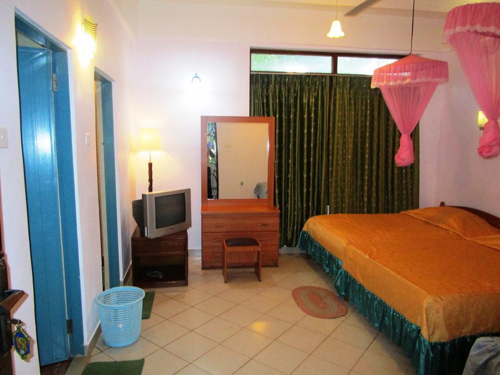 Hotel Shalini Anuradhapura Kamer foto