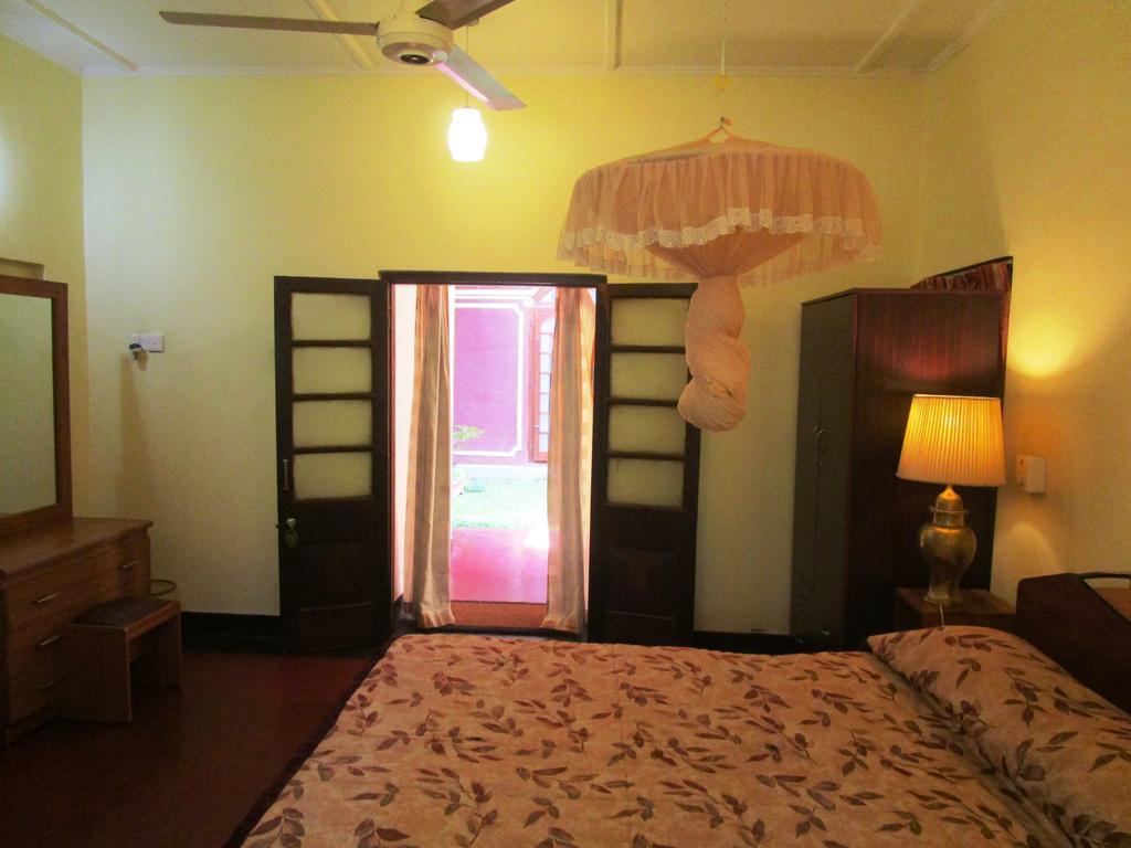 Hotel Shalini Anuradhapura Kamer foto