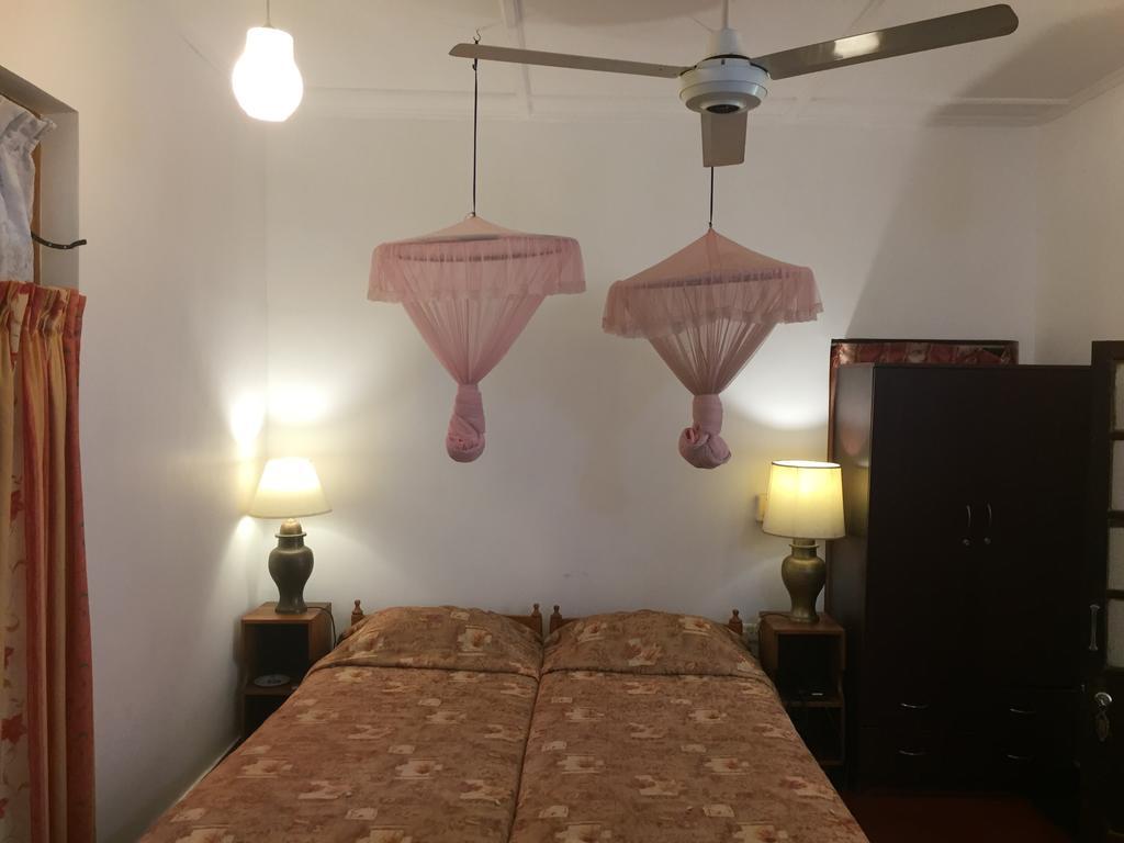 Hotel Shalini Anuradhapura Buitenkant foto
