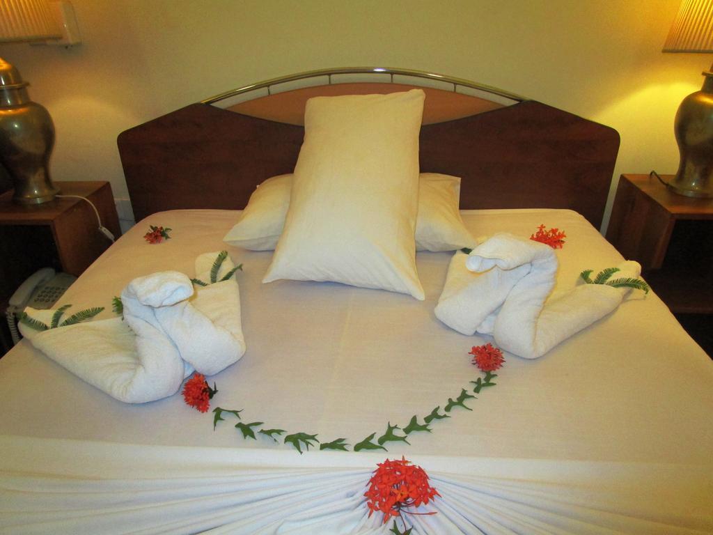 Hotel Shalini Anuradhapura Buitenkant foto