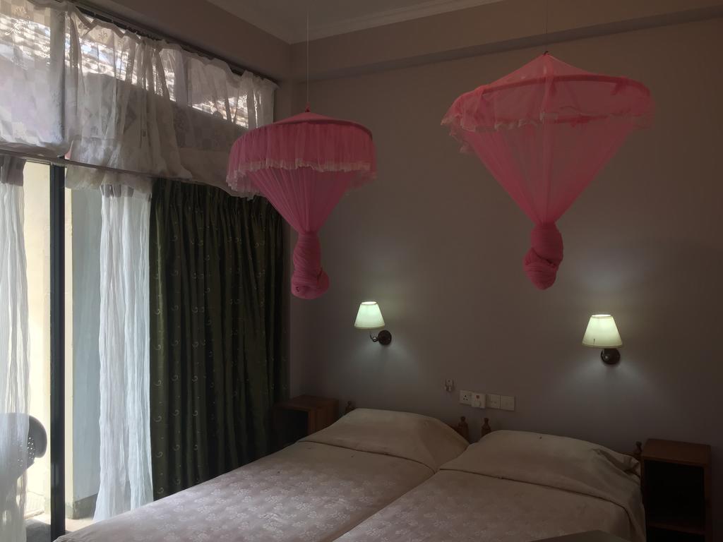 Hotel Shalini Anuradhapura Buitenkant foto
