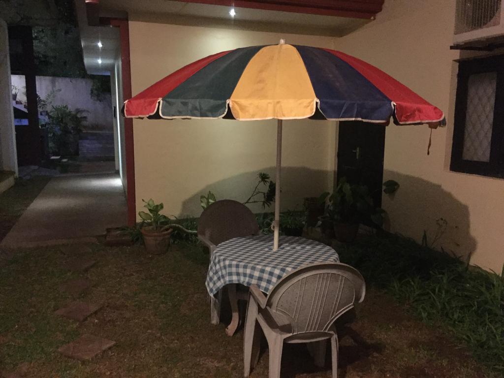 Hotel Shalini Anuradhapura Buitenkant foto
