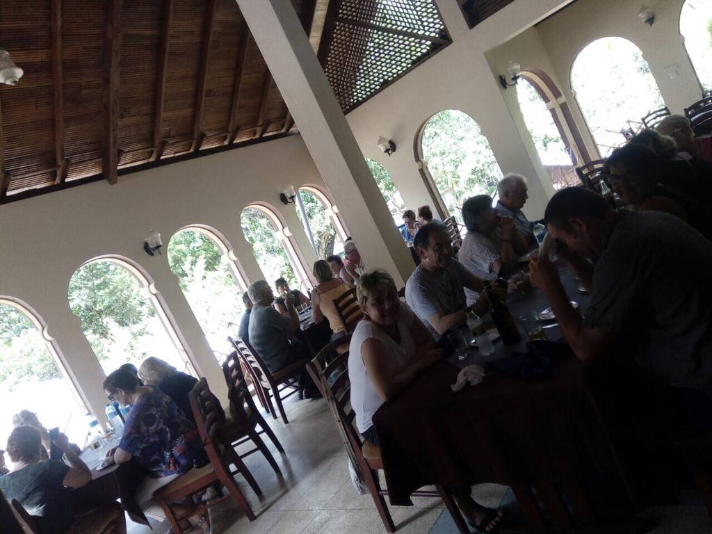 Hotel Shalini Anuradhapura Buitenkant foto