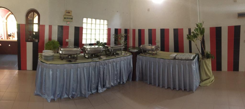 Hotel Shalini Anuradhapura Buitenkant foto