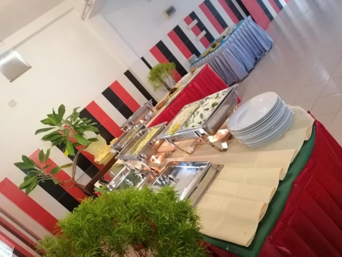 Hotel Shalini Anuradhapura Buitenkant foto